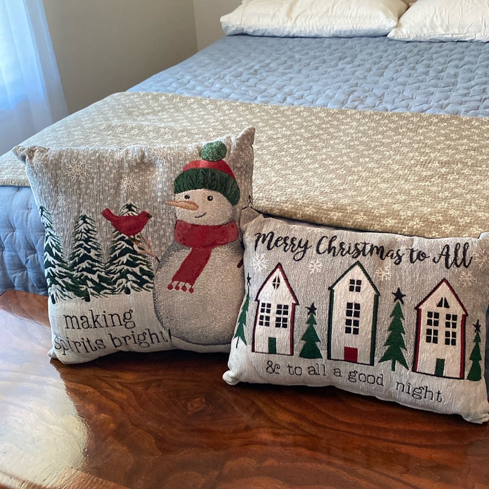 Christmas pillows (2)